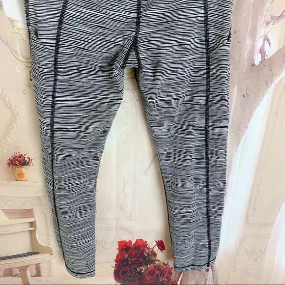 Athleta Ultimate Linear Lines Capris Pants - Picture 7 of 11
